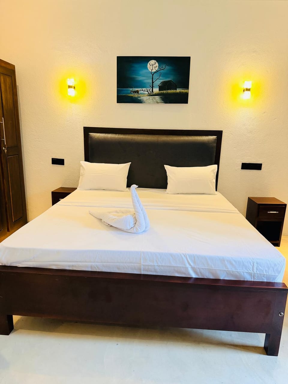 Bed, Bedroom, towels