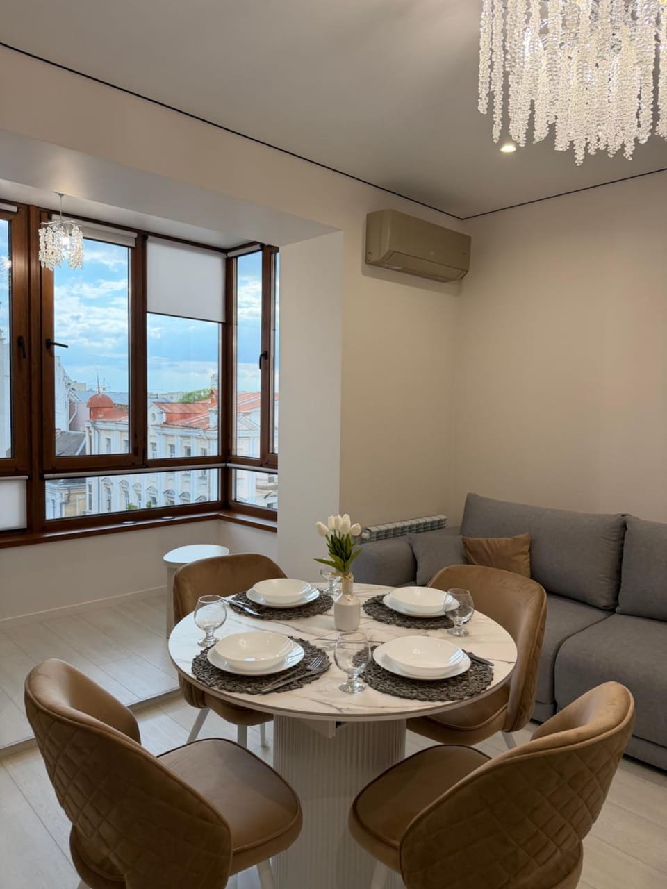 Living room, Seating area, Dining area
