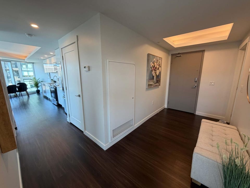 2 BR and 2 Bath downtown with panoramic view of city Apartment in Dartmouth
