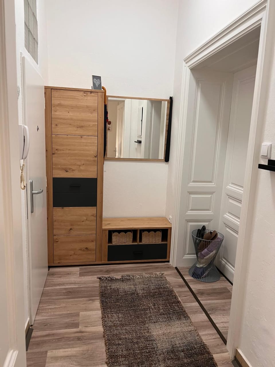Facade/entrance, wardrobe