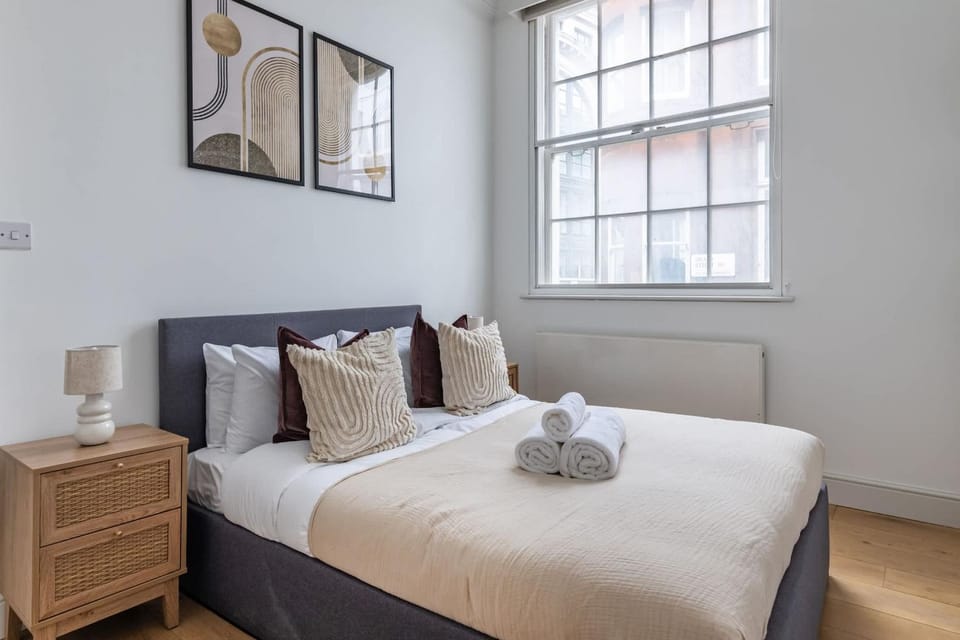 Bedroom, towels