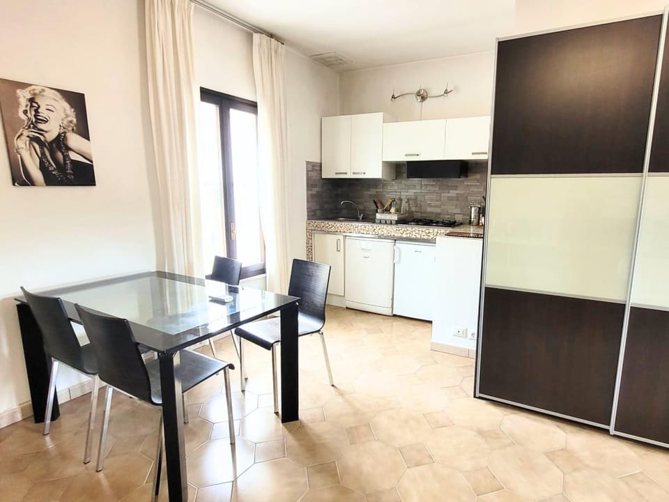 CV021 - Cervia, monolocale con terrazzo in ottima posizione Apartment in Cervia