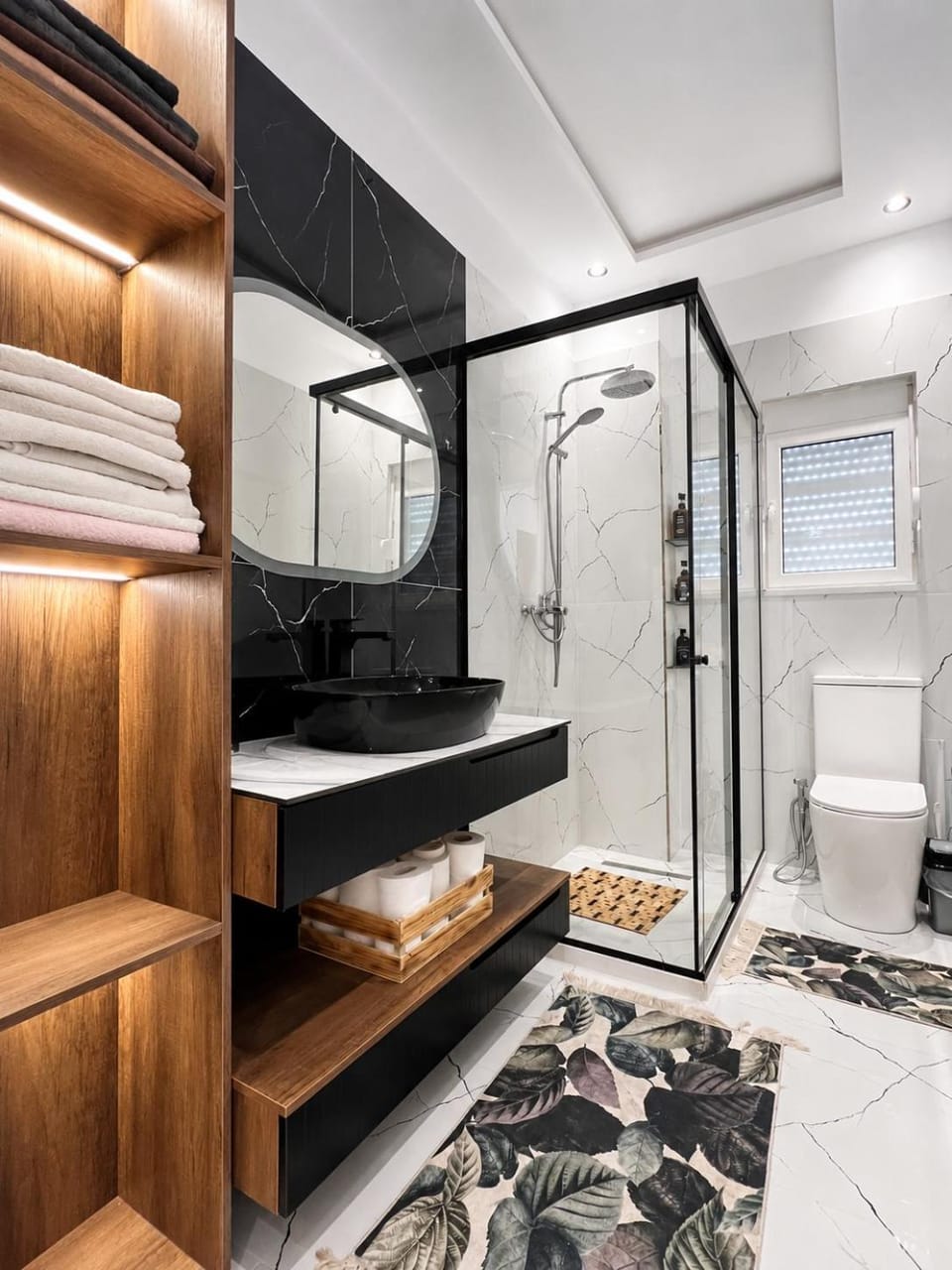 Shower, Toilet