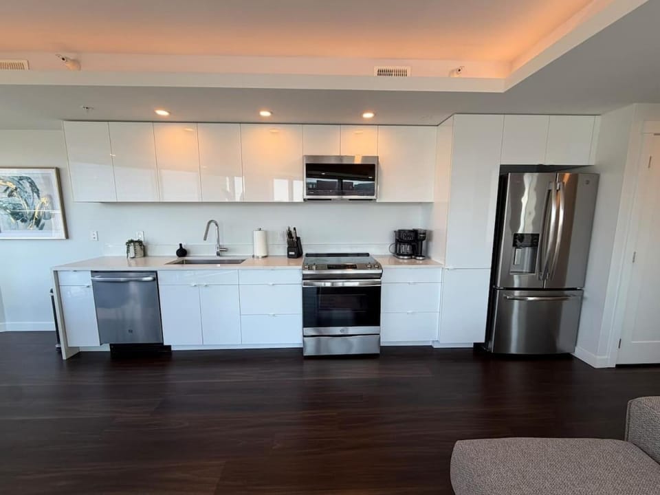 2 BR & 2 Bath luxury condo with amazing city views Apartment in Dartmouth