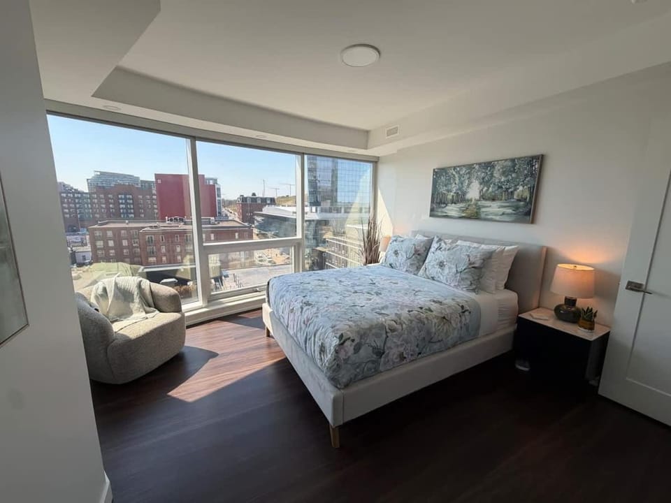 2 BR & 2 Bath luxury condo with amazing city views Apartment in Dartmouth