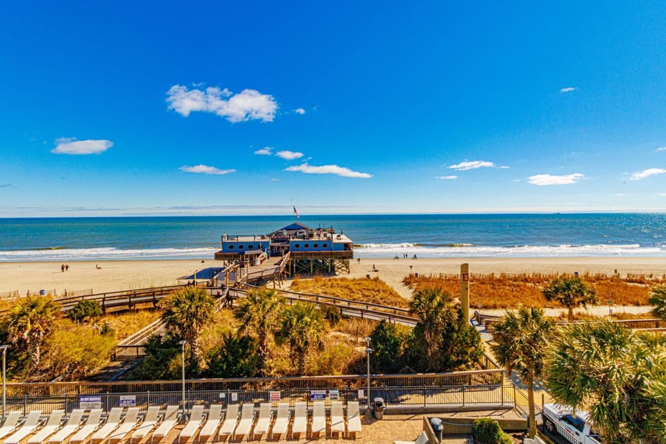 Yachtsman 306 Coastal Studio Walk to Shops, Dining & Beach House in Myrtle Beach