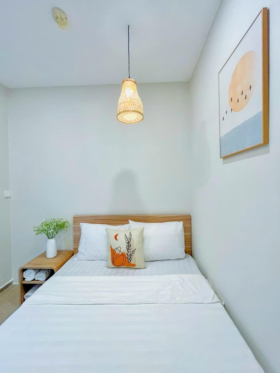 Photo of the whole room, Bedroom