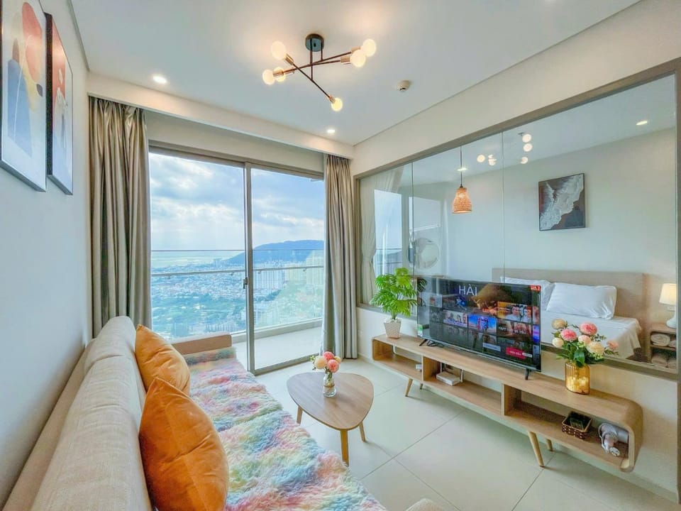 Natural landscape, TV and multimedia, Living room, Seating area, Sea view