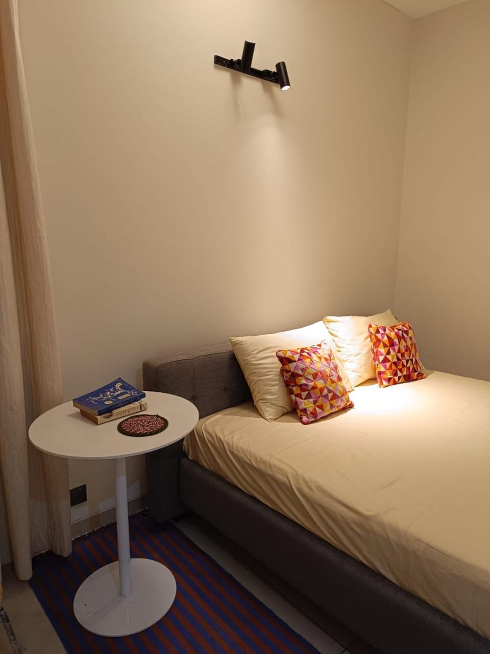 Sunny, Airy and Spacious Place in City Center Gulshan Apartment in Dhaka