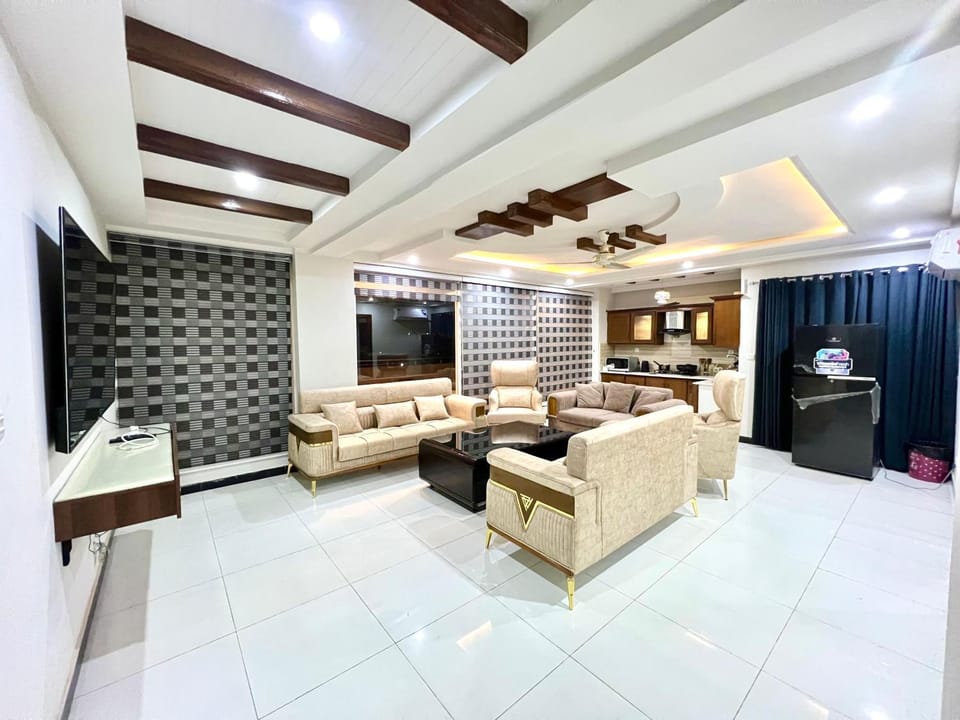 Kitchen or kitchenette, Living room, Seating area