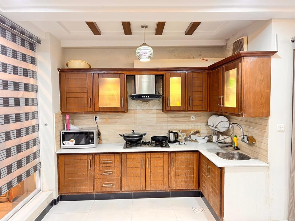 Coffee/tea facilities, Kitchen or kitchenette, dishwasher, oven, stove, toaster