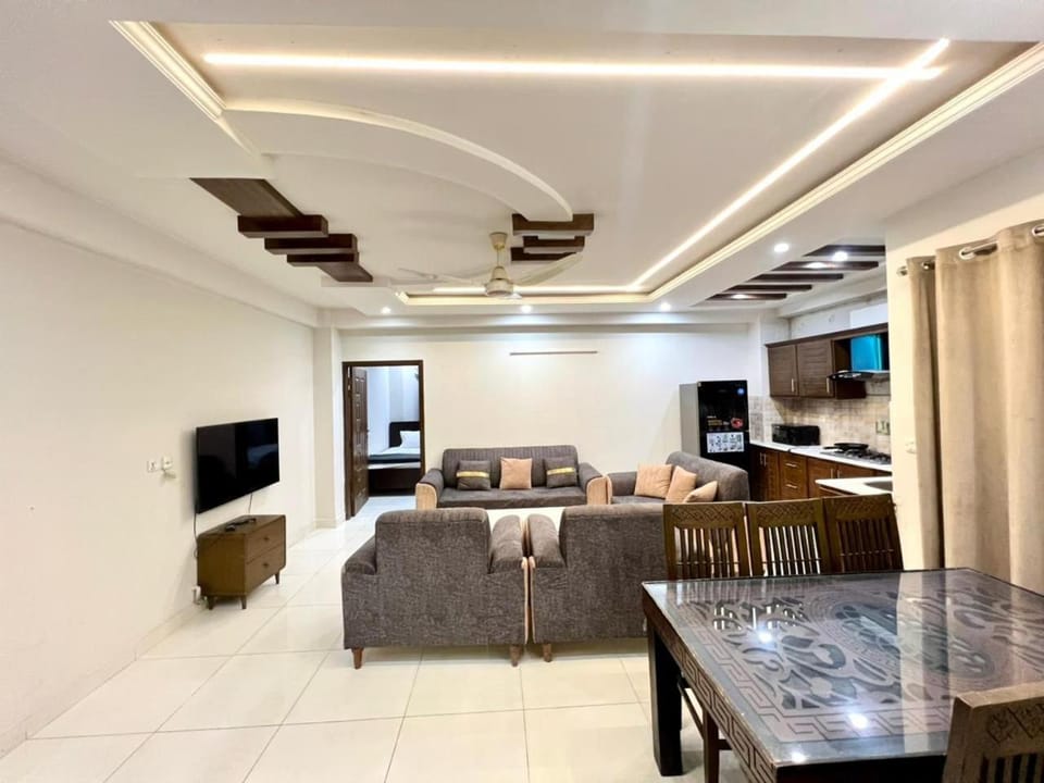 Communal lounge/ TV room, Kitchen or kitchenette, Living room, Seating area