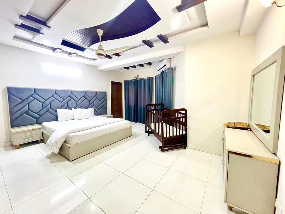 Bed, Photo of the whole room, Bedroom, air conditioner