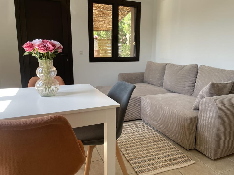 Jasmin et Camomille House in Occitanie