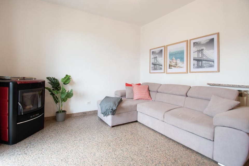 Communal lounge/ TV room, Lake view