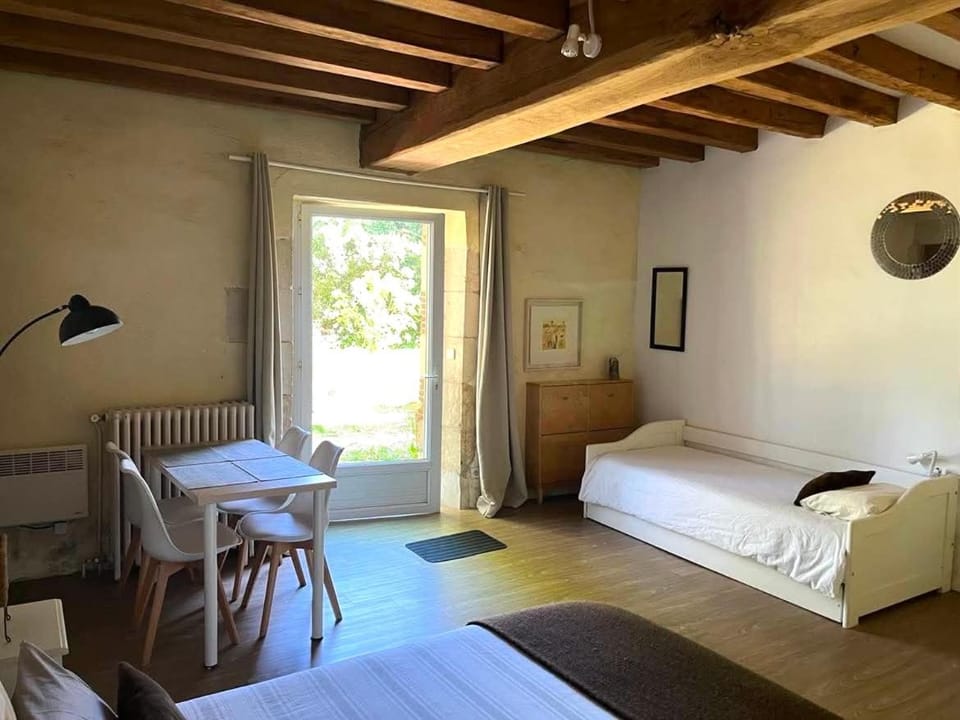 Bed, Dining area, Bedroom