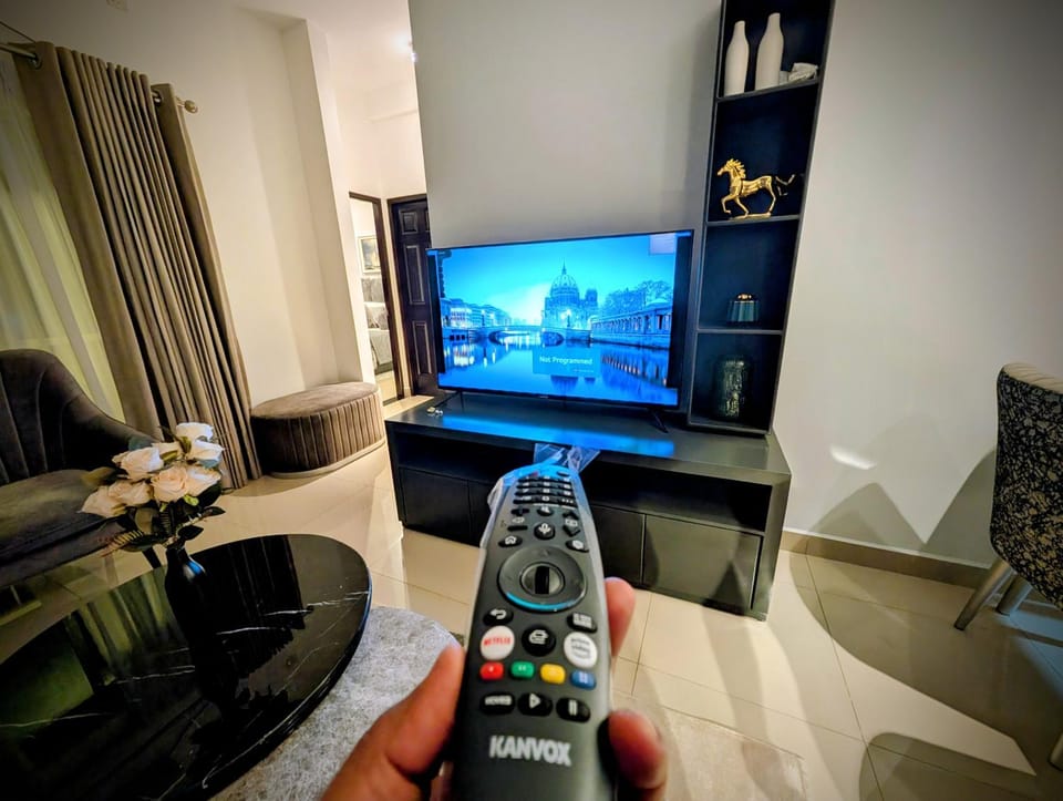 Aadiv's Santorini Airport Transit Colombo Apartment in Negombo