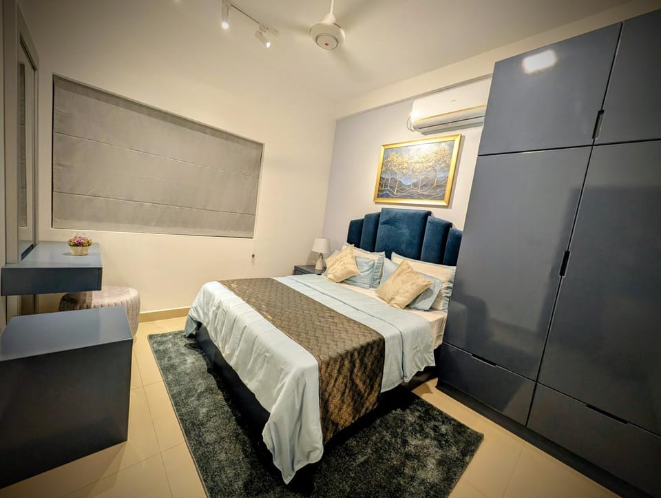 Aadiv's Santorini Airport Transit Colombo Apartment in Negombo