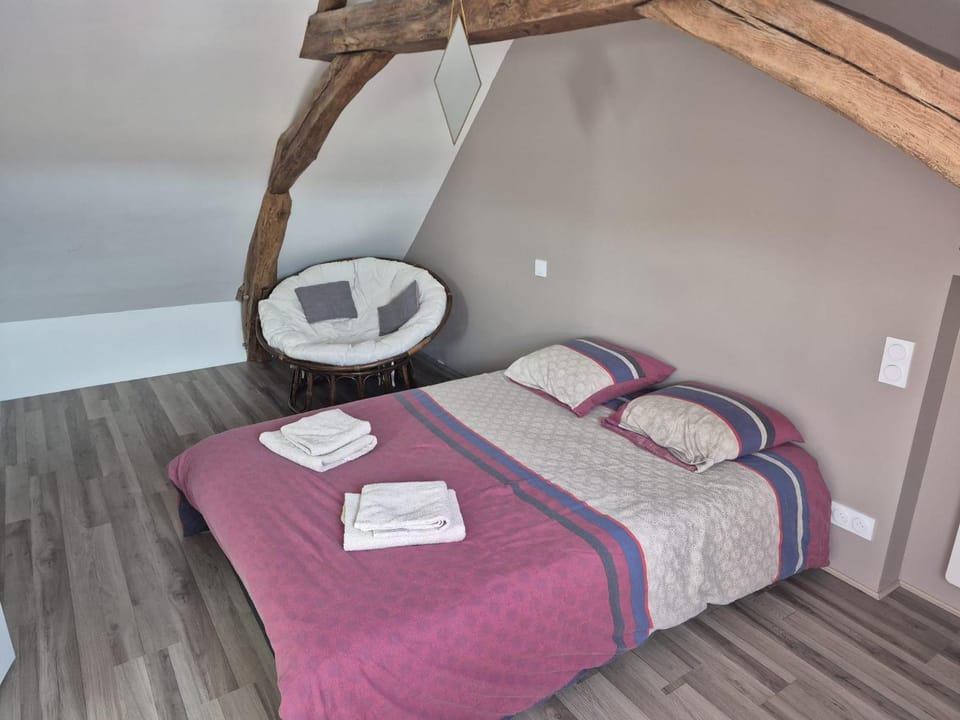 Bedroom, towels