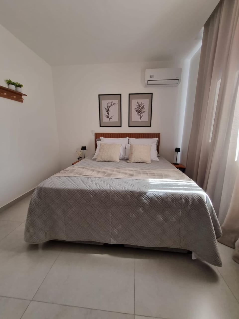 Bed, air conditioner