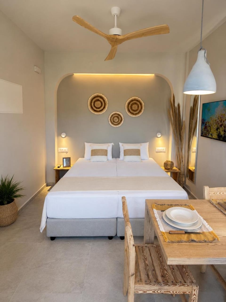 Photo of the whole room, Bedroom