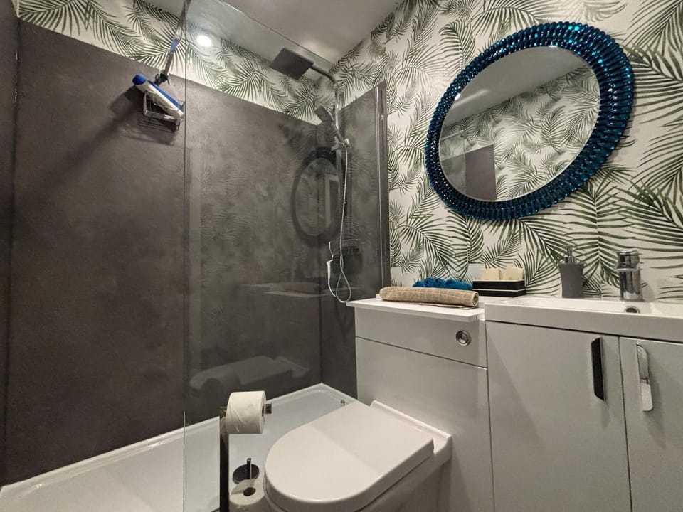 Modern garden room with private access and free parking Apartment in St Albans