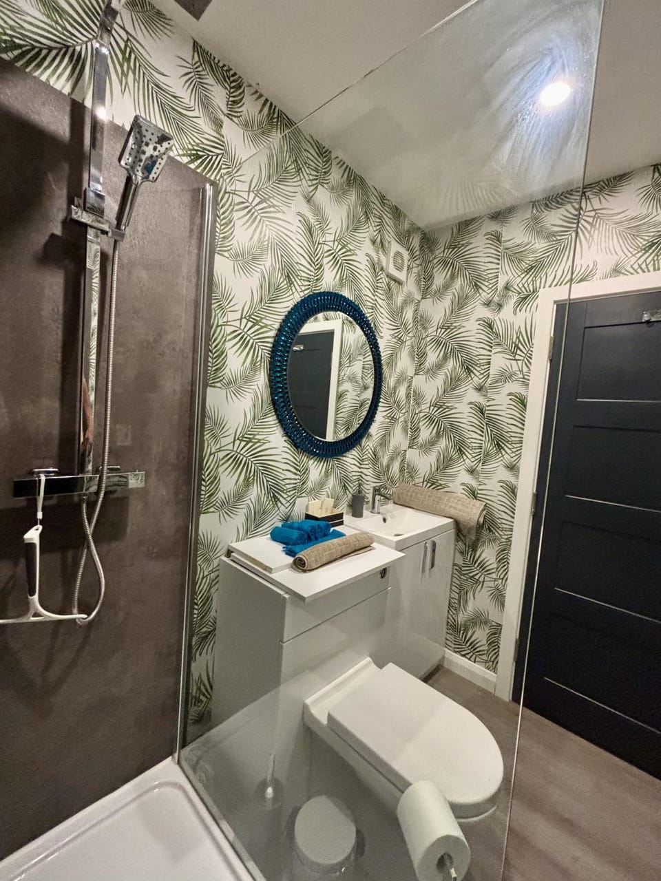 Modern garden room with private access and free parking Apartment in St Albans
