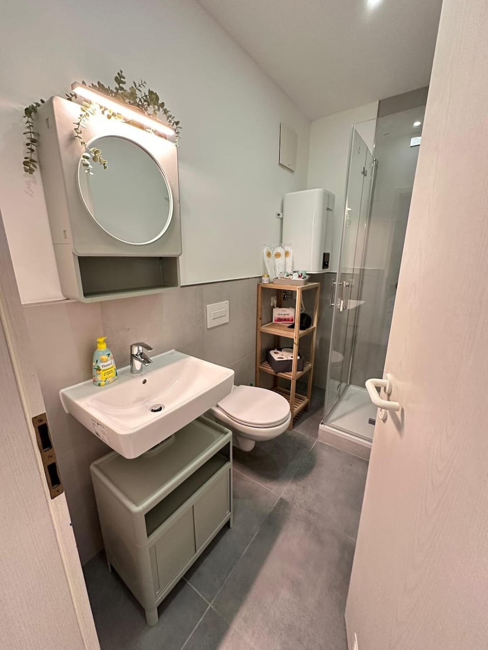 Shower, Toilet, Bathroom, hair dryier, towels