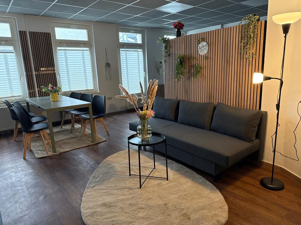 Bed, Seating area