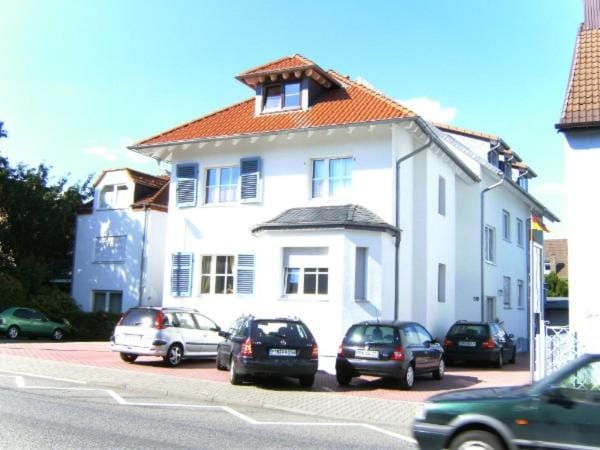 3-Zimmer-Wohnung simple Stadtgrenze Frankfurt Apartment in Frankfurt
