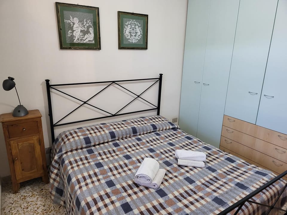 Bedroom, wardrobe