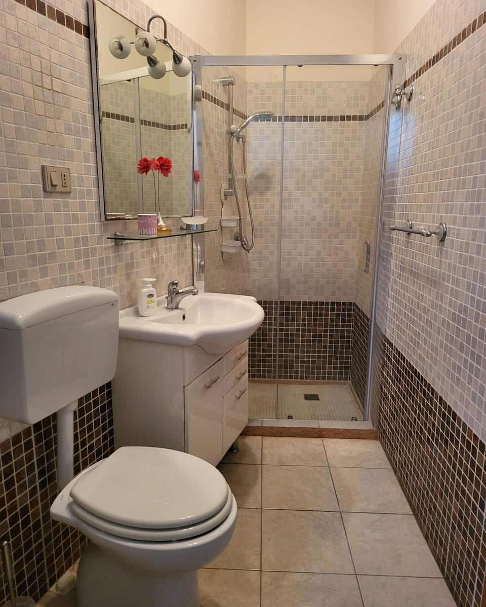 Shower, Toilet, Bathroom