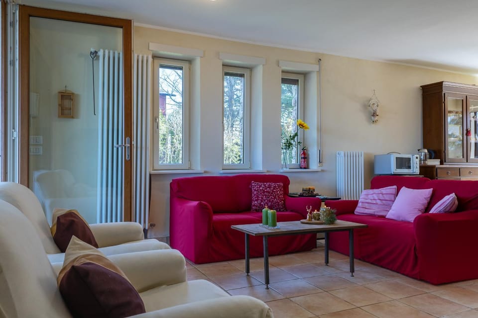 Communal lounge/ TV room, Living room, Seating area, Evening entertainment, Entertainment