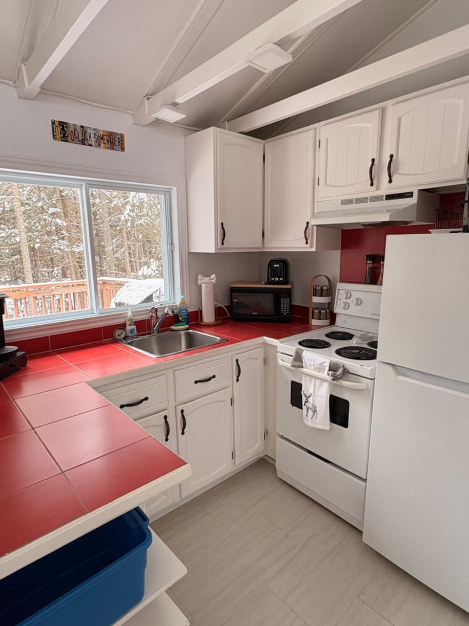 Kitchen or kitchenette