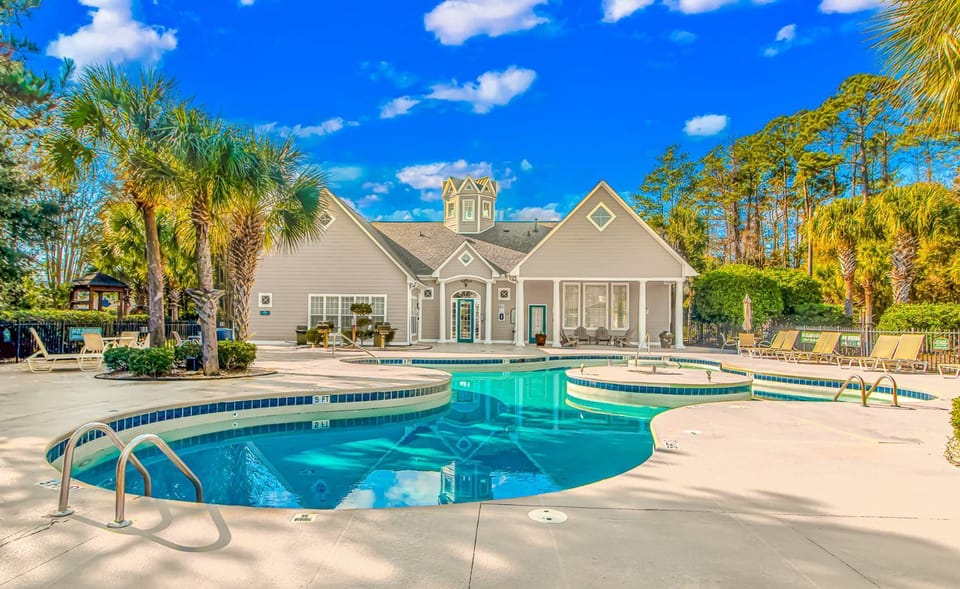 Stunning 2BR Ground Level Condo for 8! Savannah Shores 3 House in South Carolina