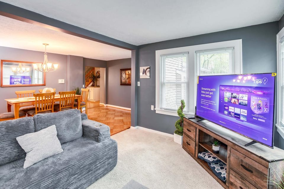 Gorgeous Retreat with Pool Hot Tub and Game Room House in Rochester