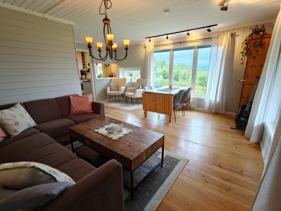 Hytte Lødingen Vestbygd, når Lofoten, med utsikt House in Nordland, Norway