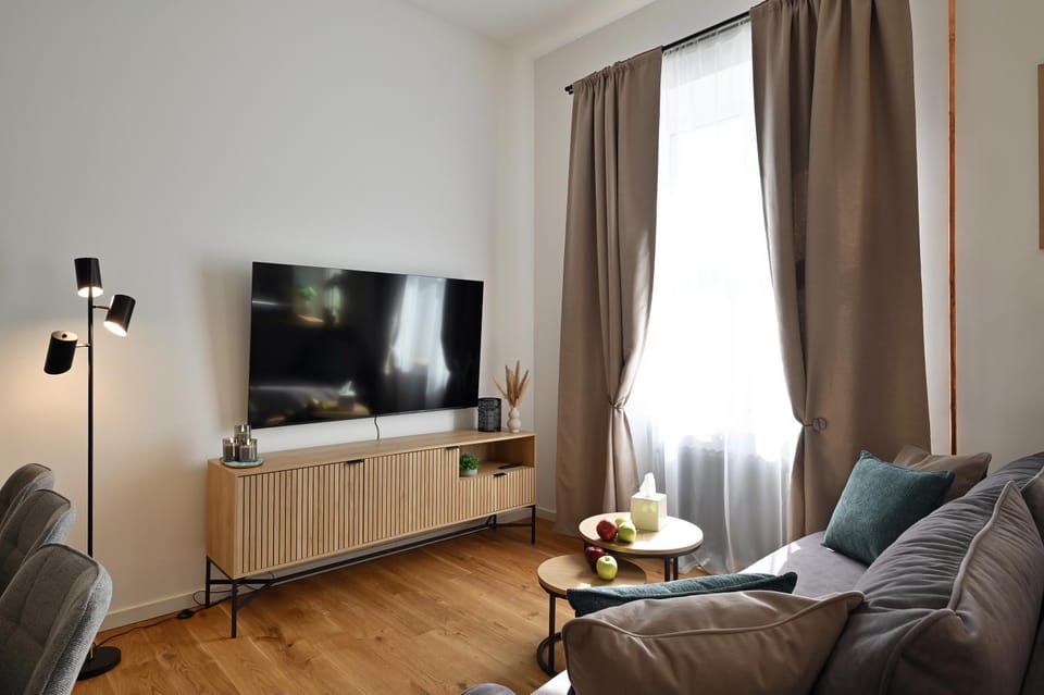 TV and multimedia, Seating area