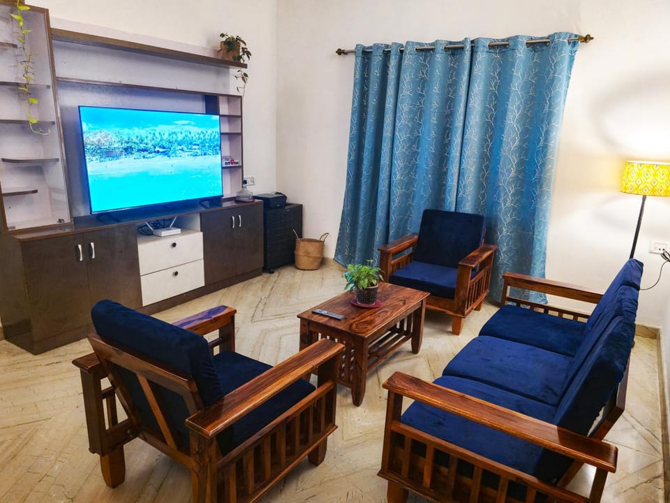 Communal lounge/ TV room, TV and multimedia, Living room, Entertainment