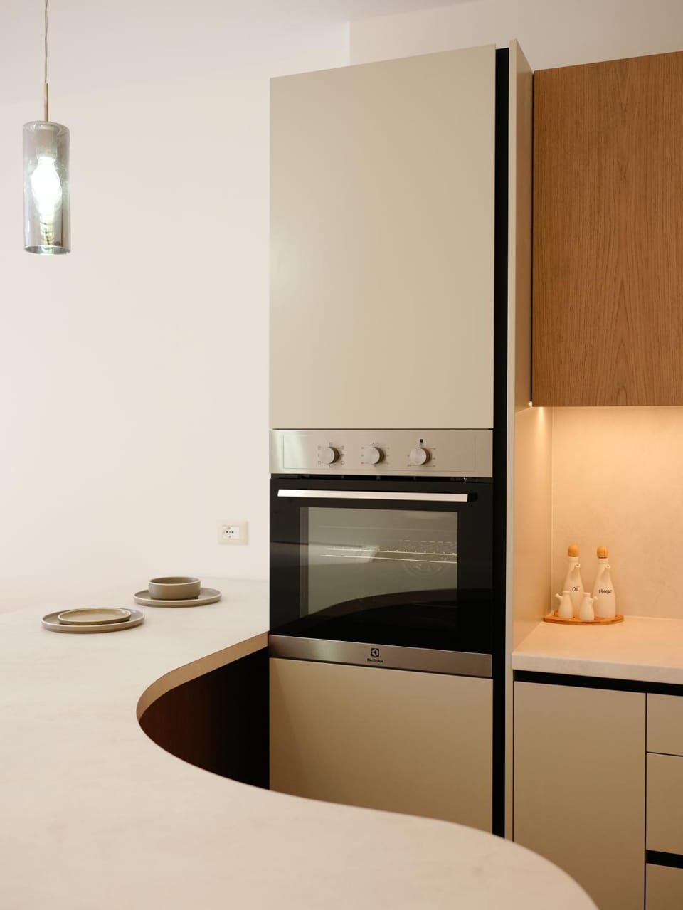 Kitchen or kitchenette, oven