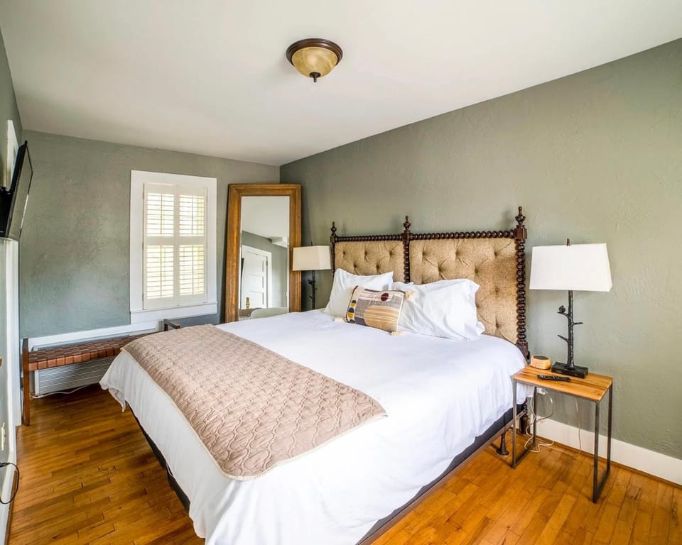 Hellbender Bed & Beverage Hotel in Blowing Rock