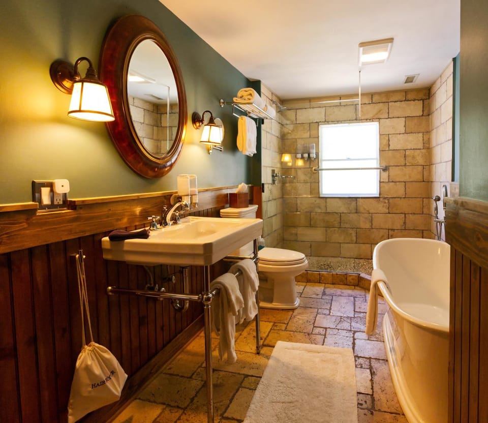 Hellbender Bed & Beverage Hotel in Blowing Rock