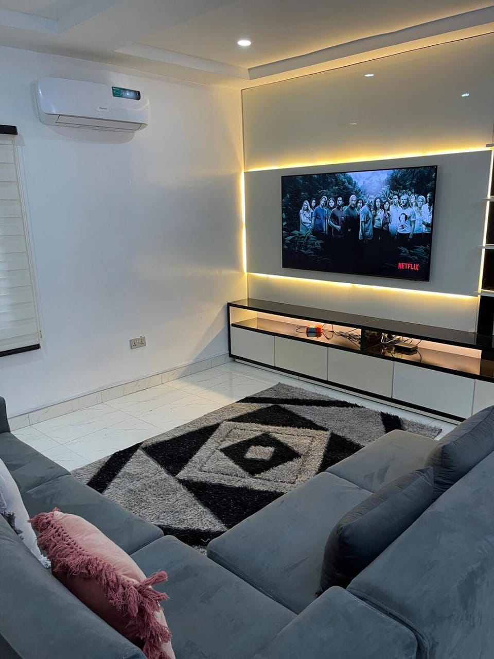 4-Bed Duplex with 45kva Gen, WiFi, Security in Guzape, Abuja Apartment in Abuja