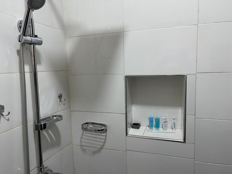 4-Bed Duplex with 45kva Gen, WiFi, Security in Guzape, Abuja Apartment in Abuja