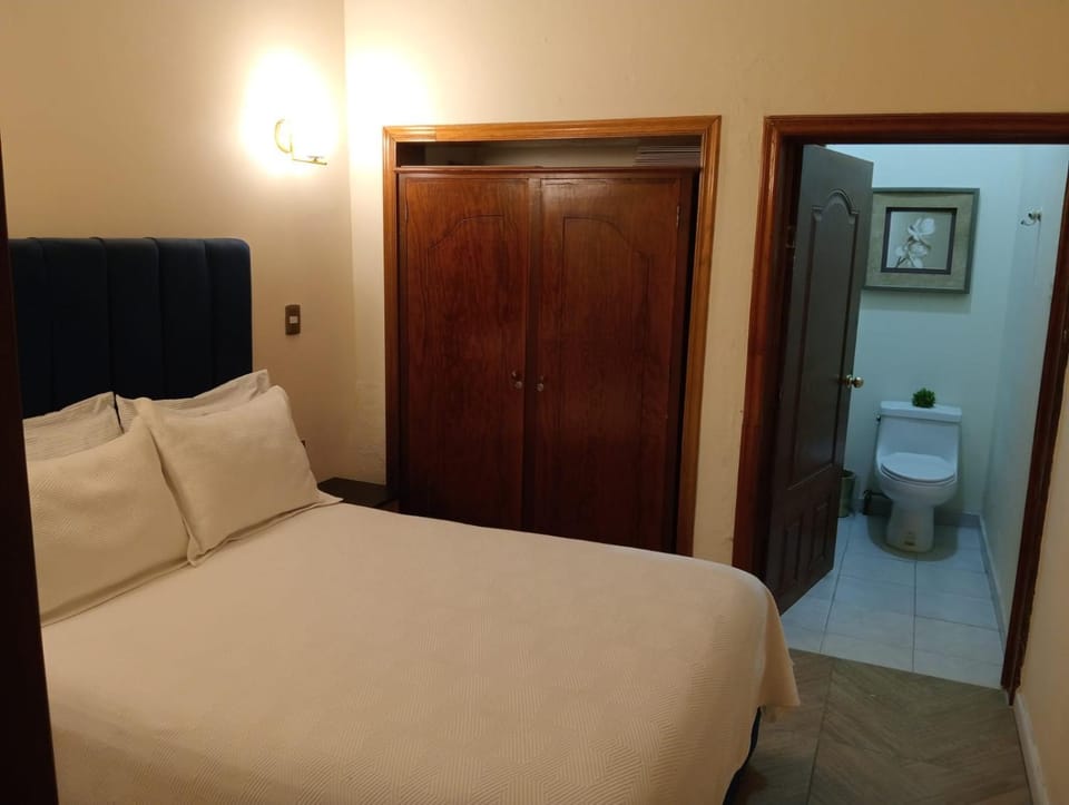 Toilet, Bed, Photo of the whole room, Bedroom