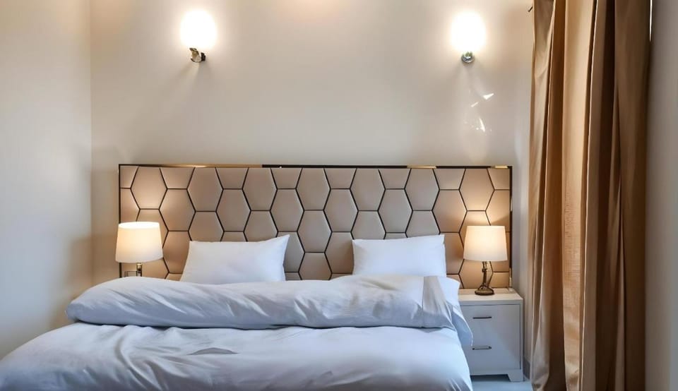Grand Hyatt Villa Near PKLI & Raya Apartment in Lahore