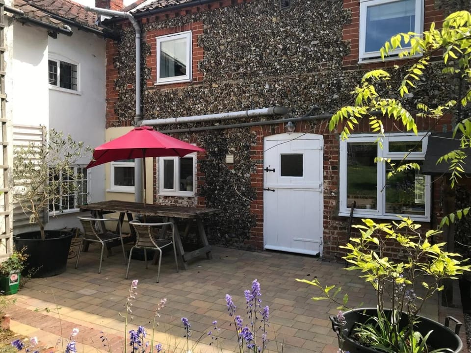 Spacious Suffolk Cottage in Village Setting House in Suffolk Coastal District