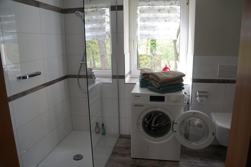Shower, Bathroom, towels, washing machine