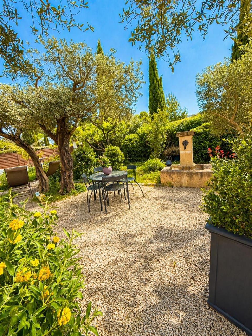 Mas pied des Alpilles 5 min centre piscine privée 9 pers House in Saint-Remy-de-Provence