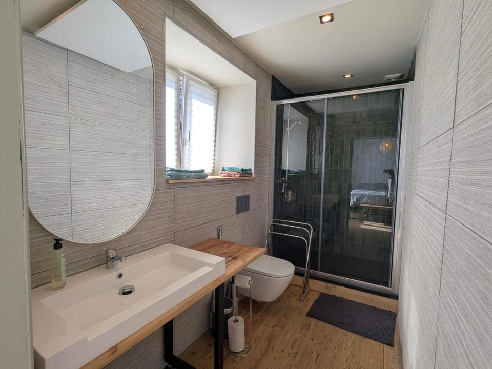 Shower, Toilet, Bathroom